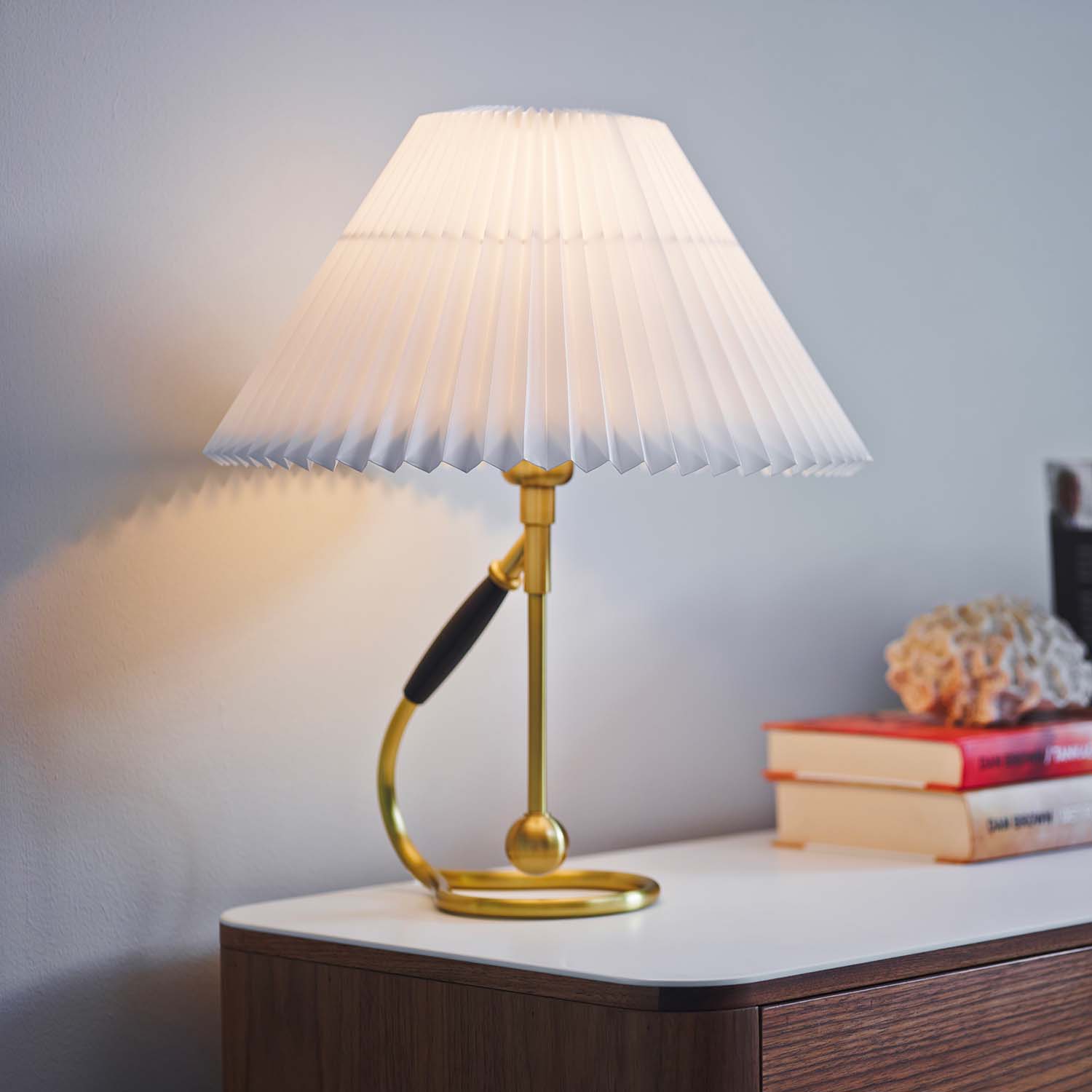 CLASSIC 306 - Handcrafted vintage bedside lamp