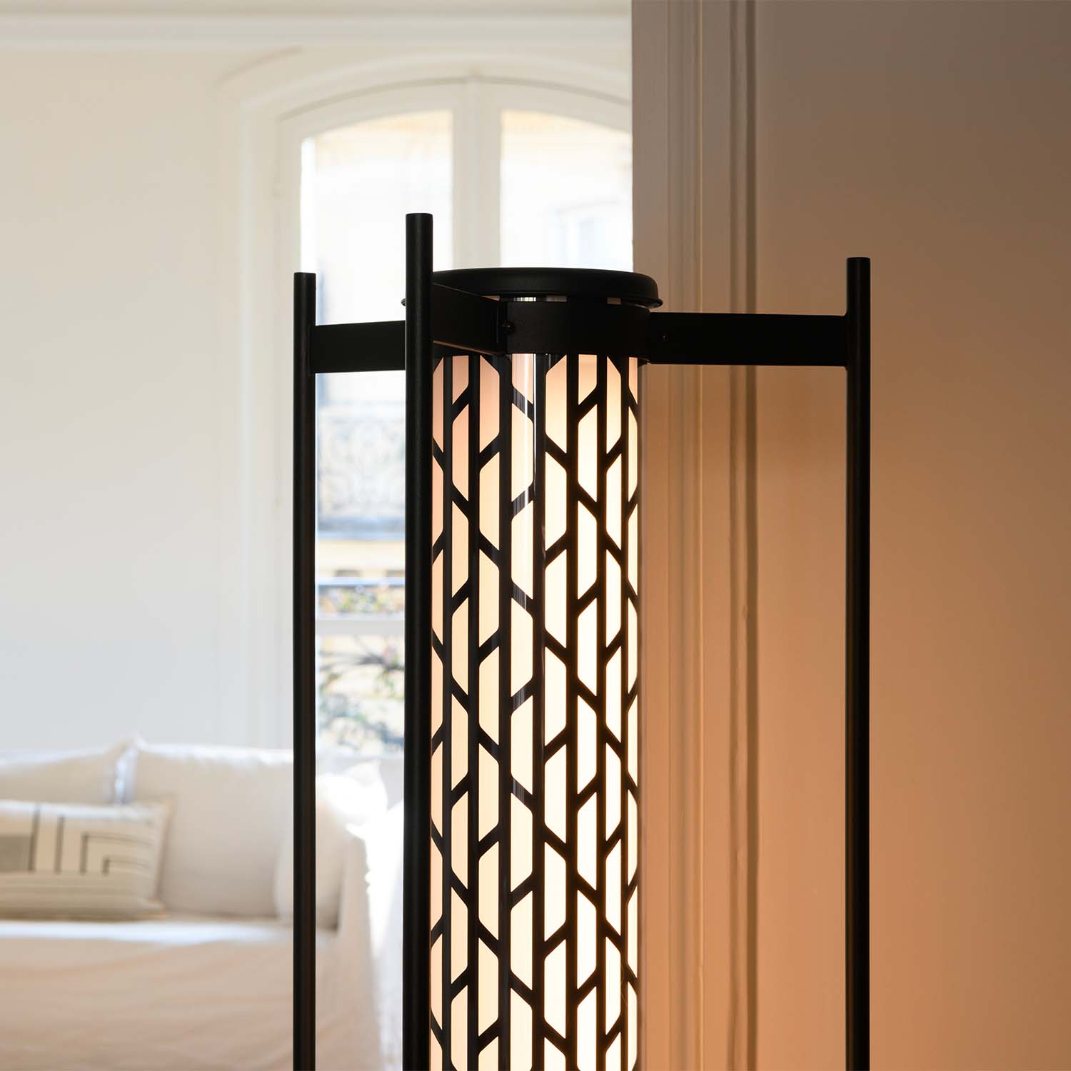 BELLEVILLE - Industrial glass tube floor lamp for living room