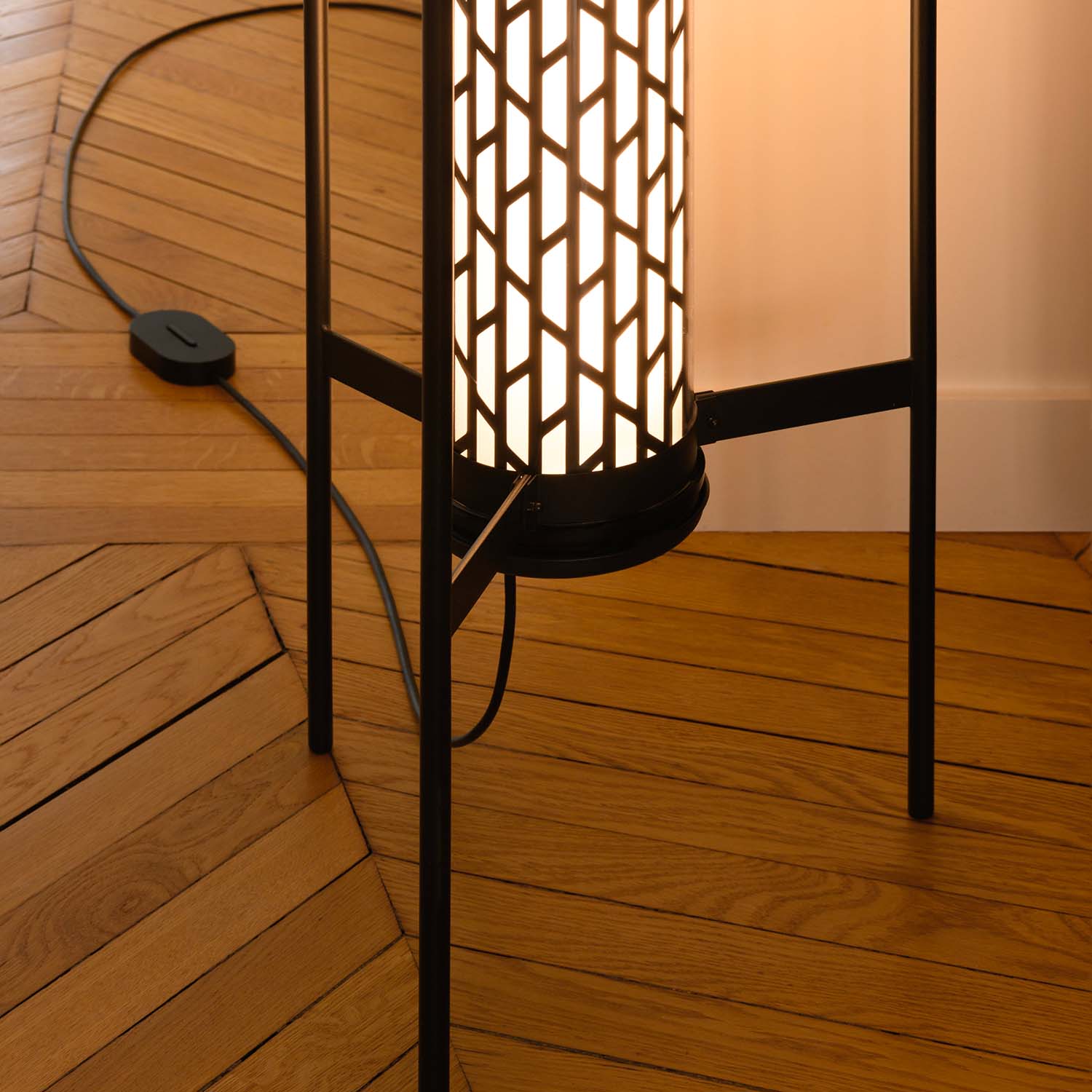 BELLEVILLE - Industrial glass tube floor lamp for living room