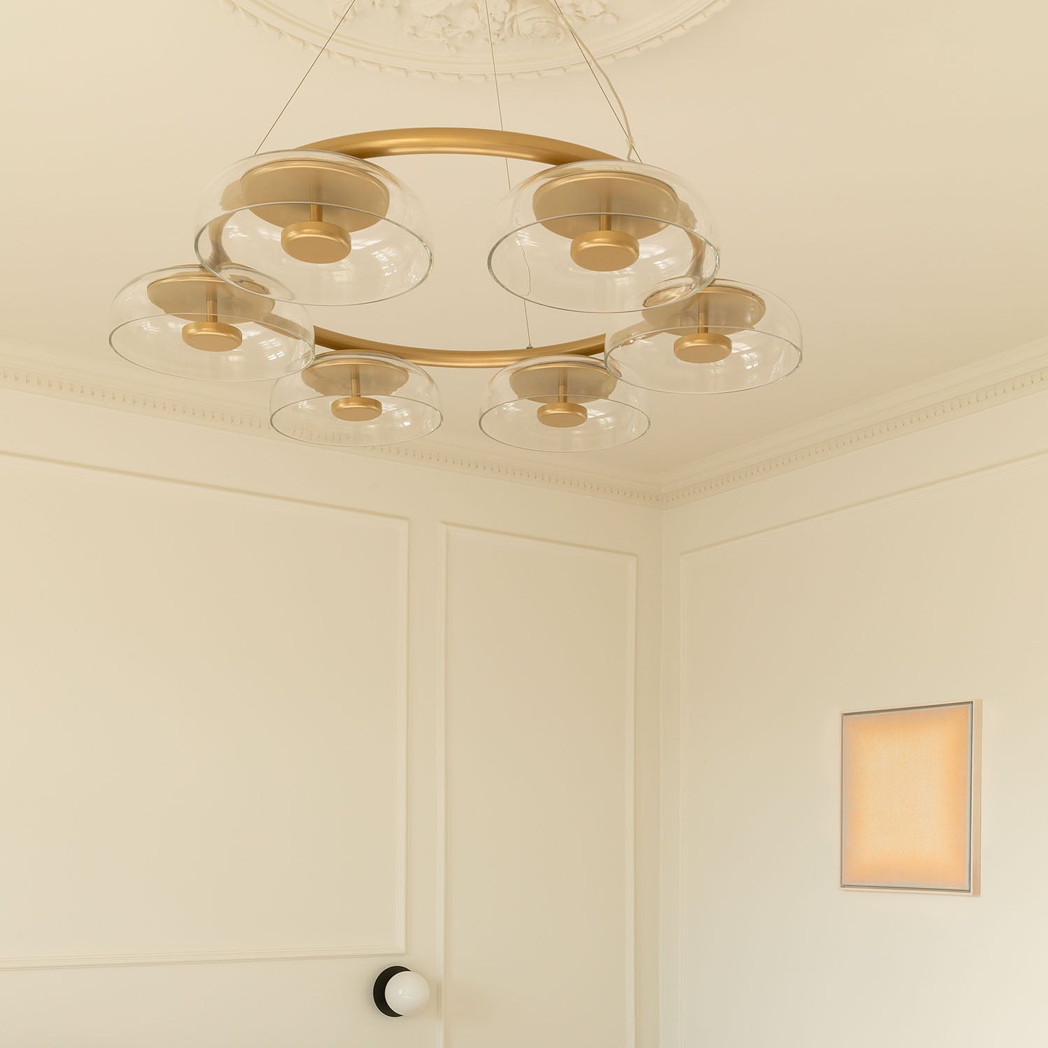 BLOSSI 6 - Luxurious and elegant golden chandelier made of glass and integrated LED