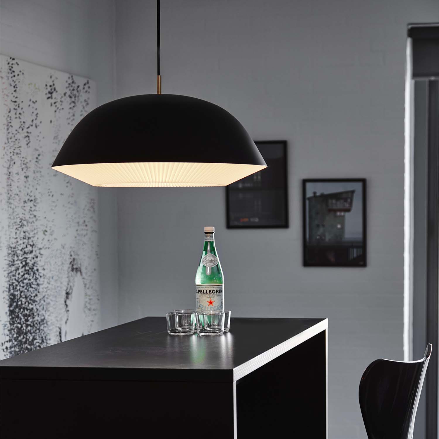 CACHÉ - Black pendant light with pleated paper dining room