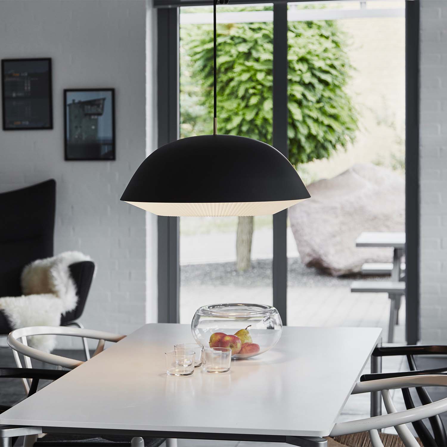 CACHÉ - Black pendant light with pleated paper dining room
