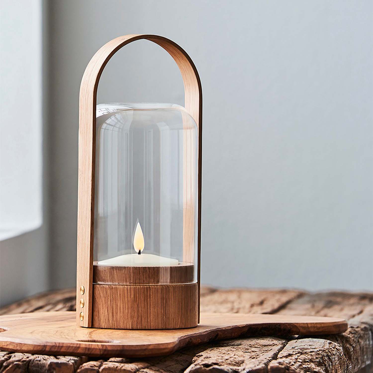 CANDLELIGHT - Wooden and glass candle lamp with handle, rechargeable