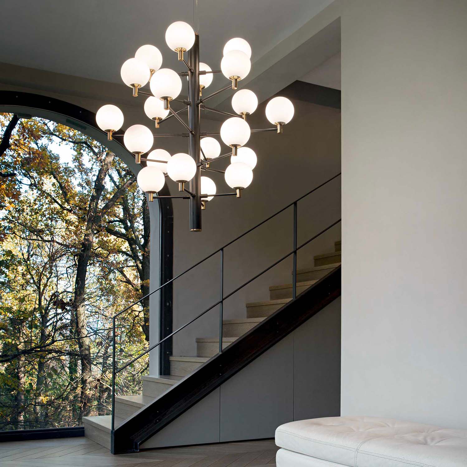 COPERNICO - Large chic and elegant black or white chandelier and glass globes