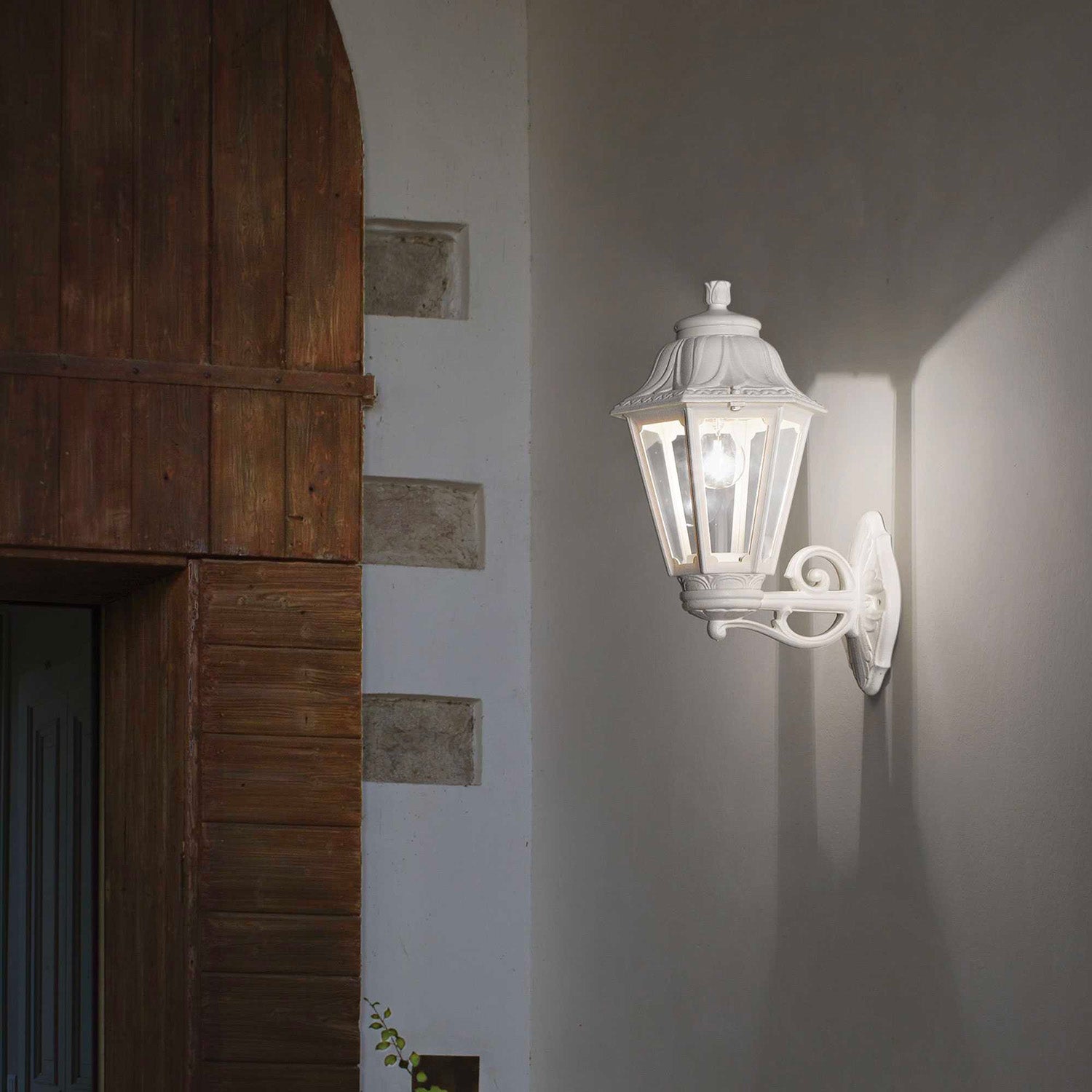 DAFNE - Old wrought iron wall light