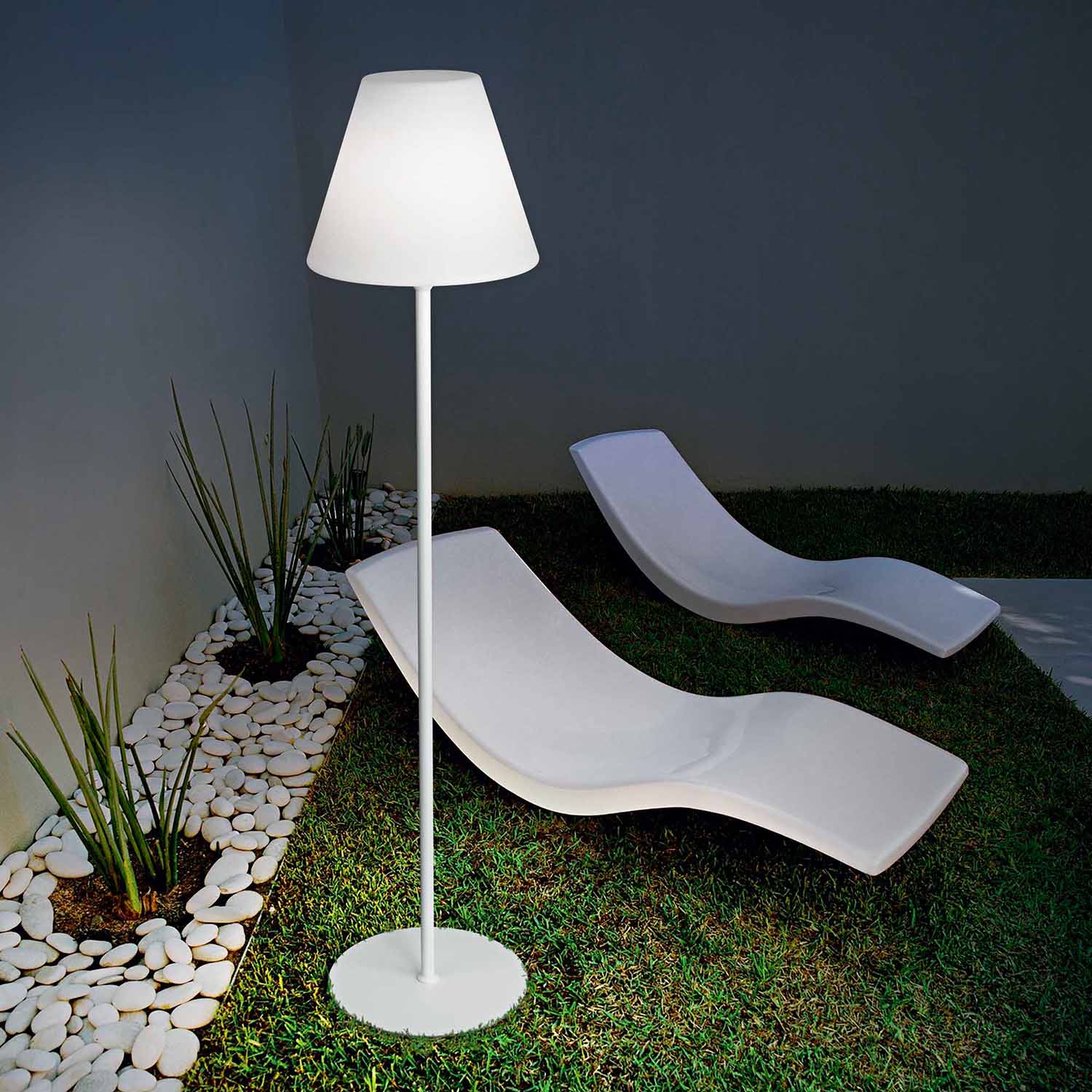 ITACA - Modern white outdoor floor lamp waterproof IP44