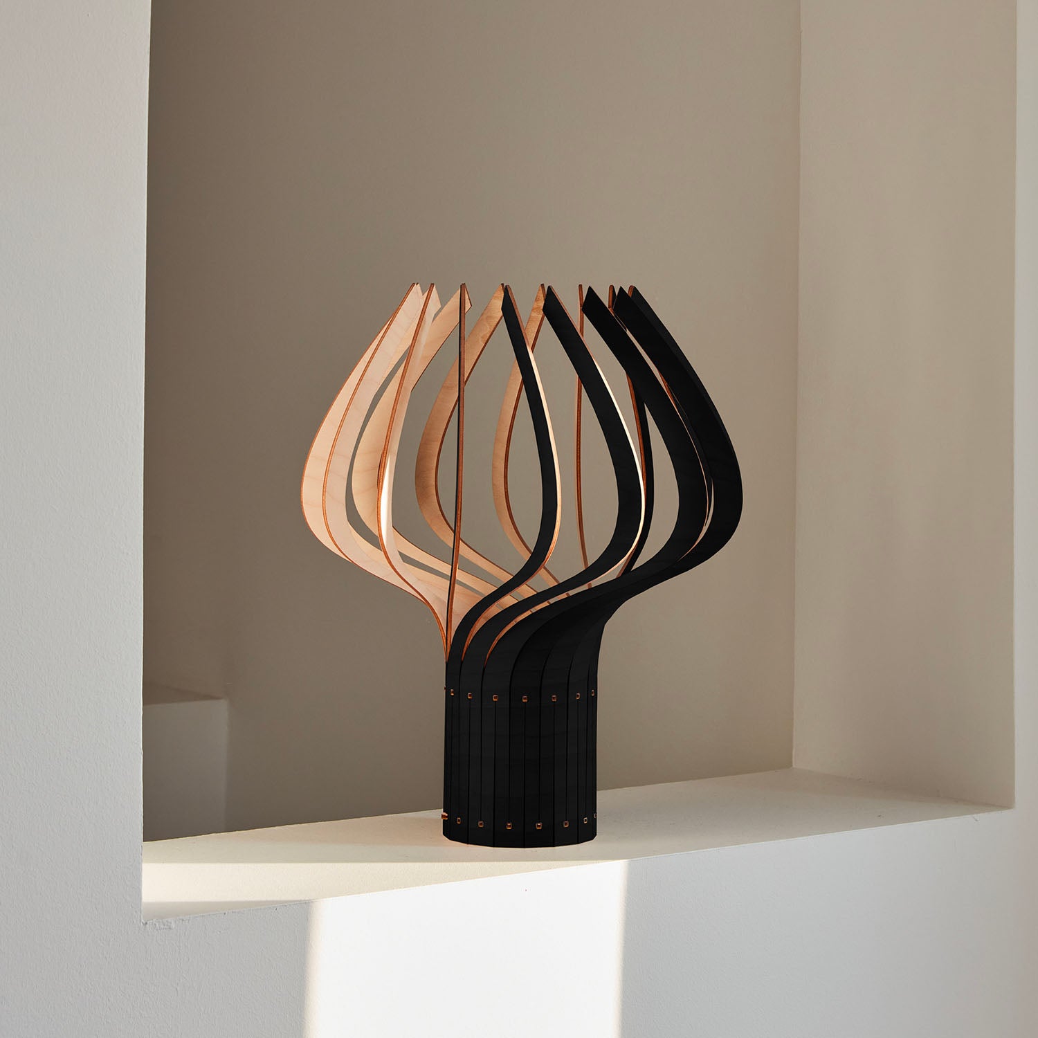 KAPUTAFUNAT - Lampe de salon en bois design fabriqué à la main