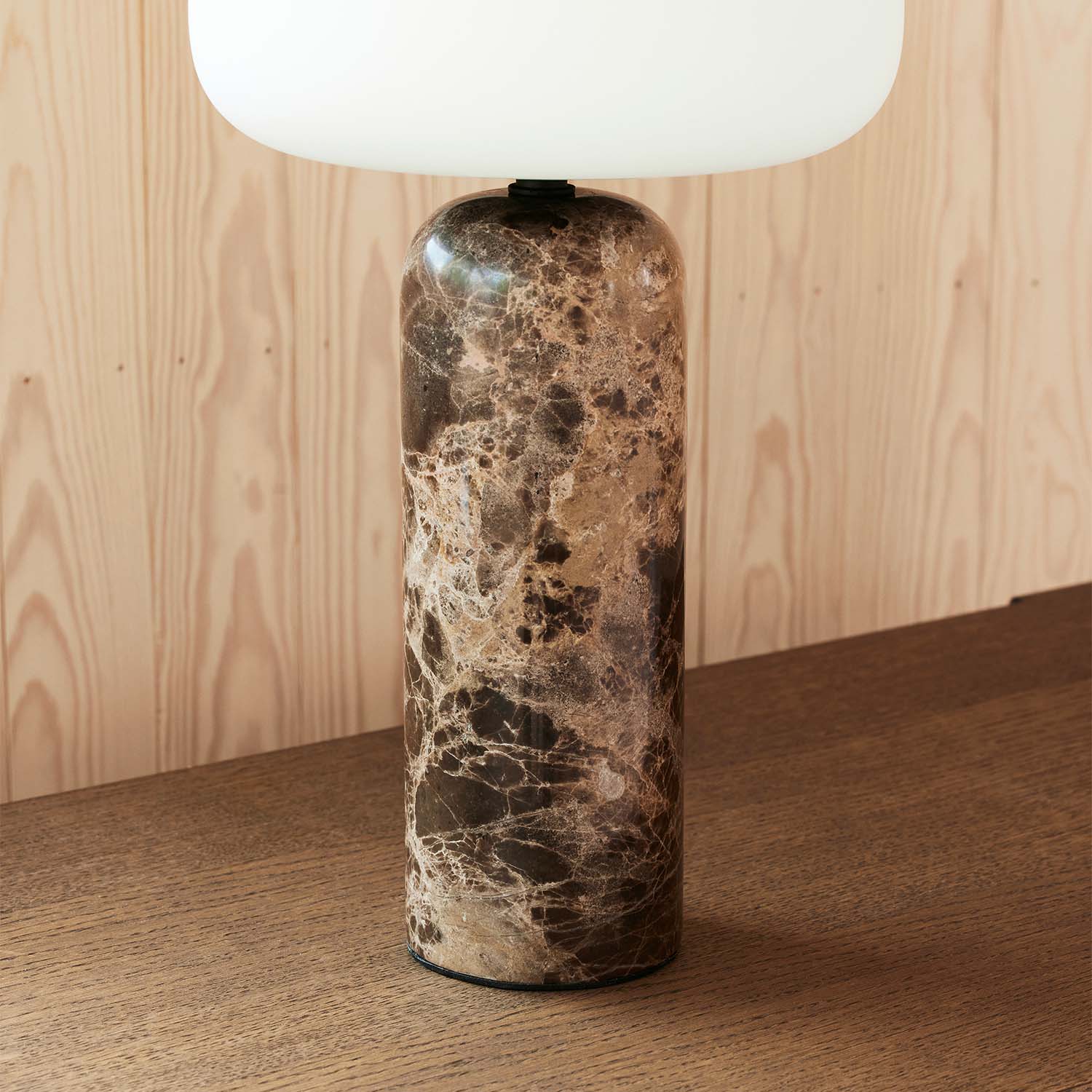 KIN - Table lamp in marble and white glass