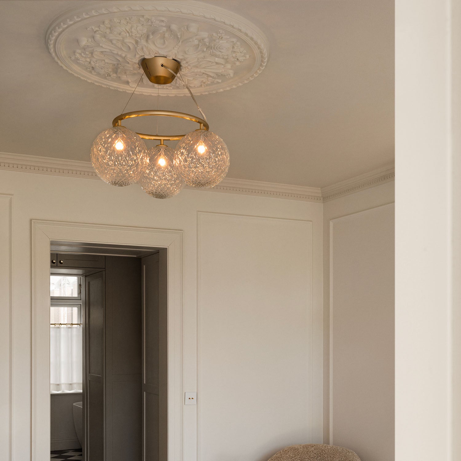 MIIRA Optic Circular - Elegant high-end circular pendant lamp living room