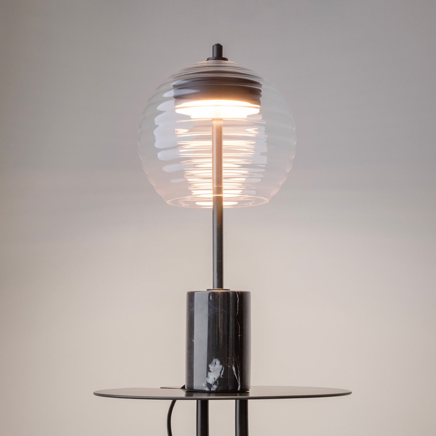 MYSTIC - Lampe de table effet marbre noir et verre