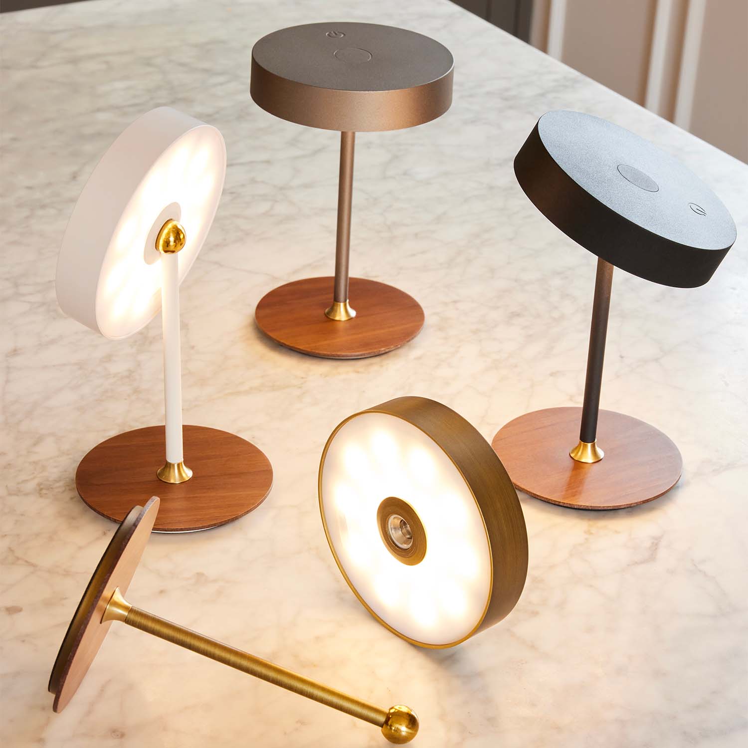 ON THE MOVE - Adjustable wireless designer nomadic table lamp