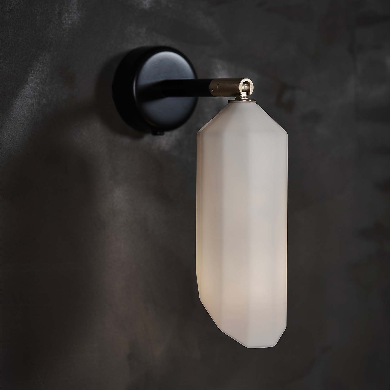 PLIVERRE 292 - Vintage handcrafted glass wall light