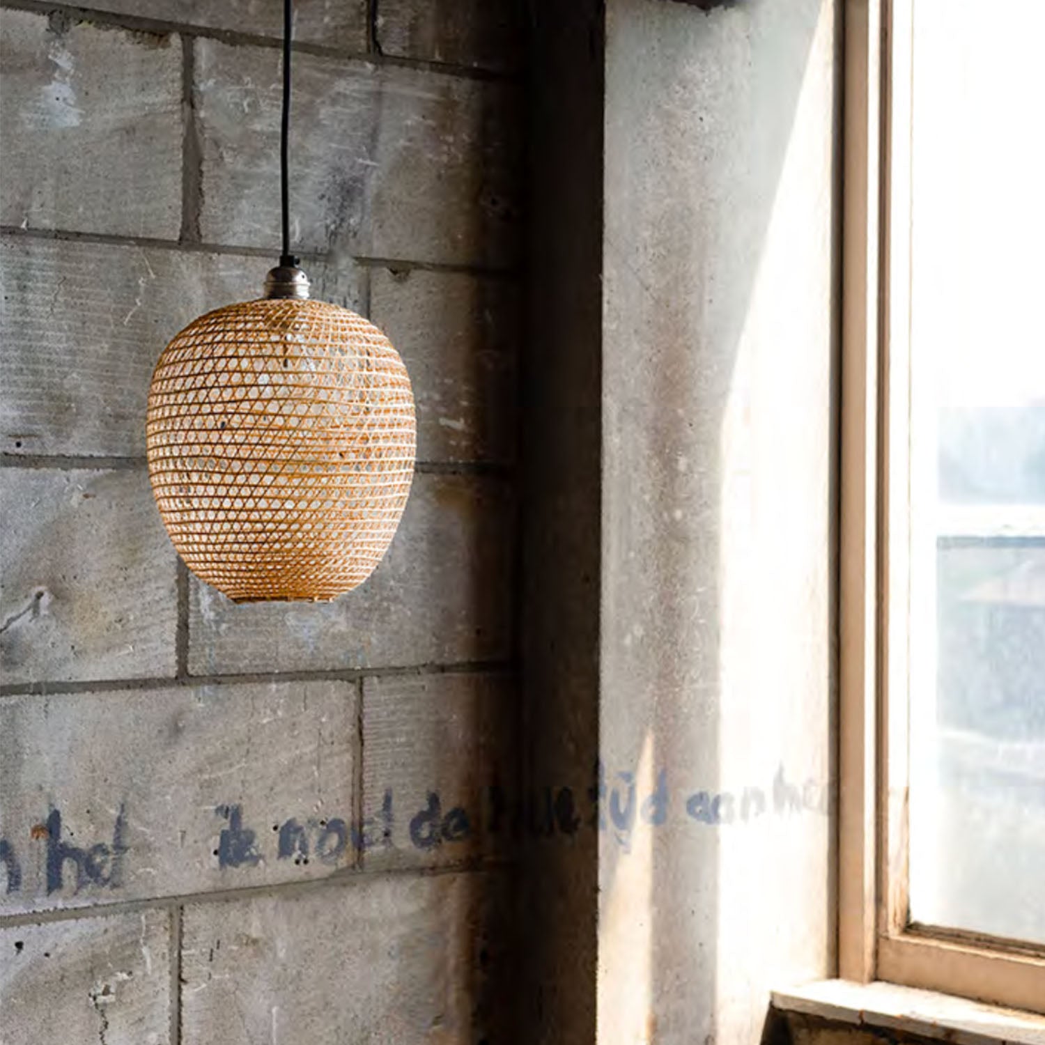 POY - Oval pendant light in hand-woven natural bamboo