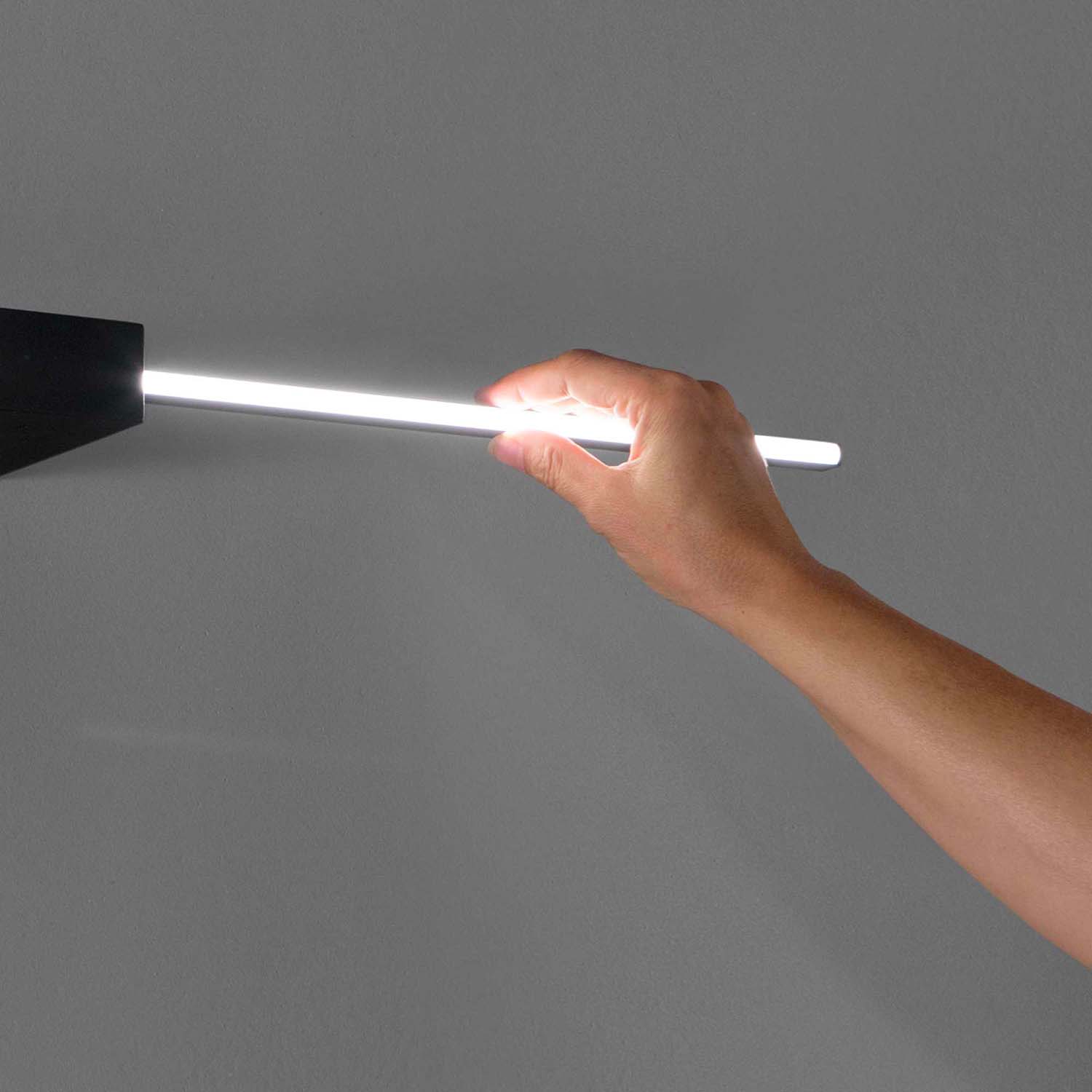 THEO - Applique murale stick LED intégrée noir ou blanc