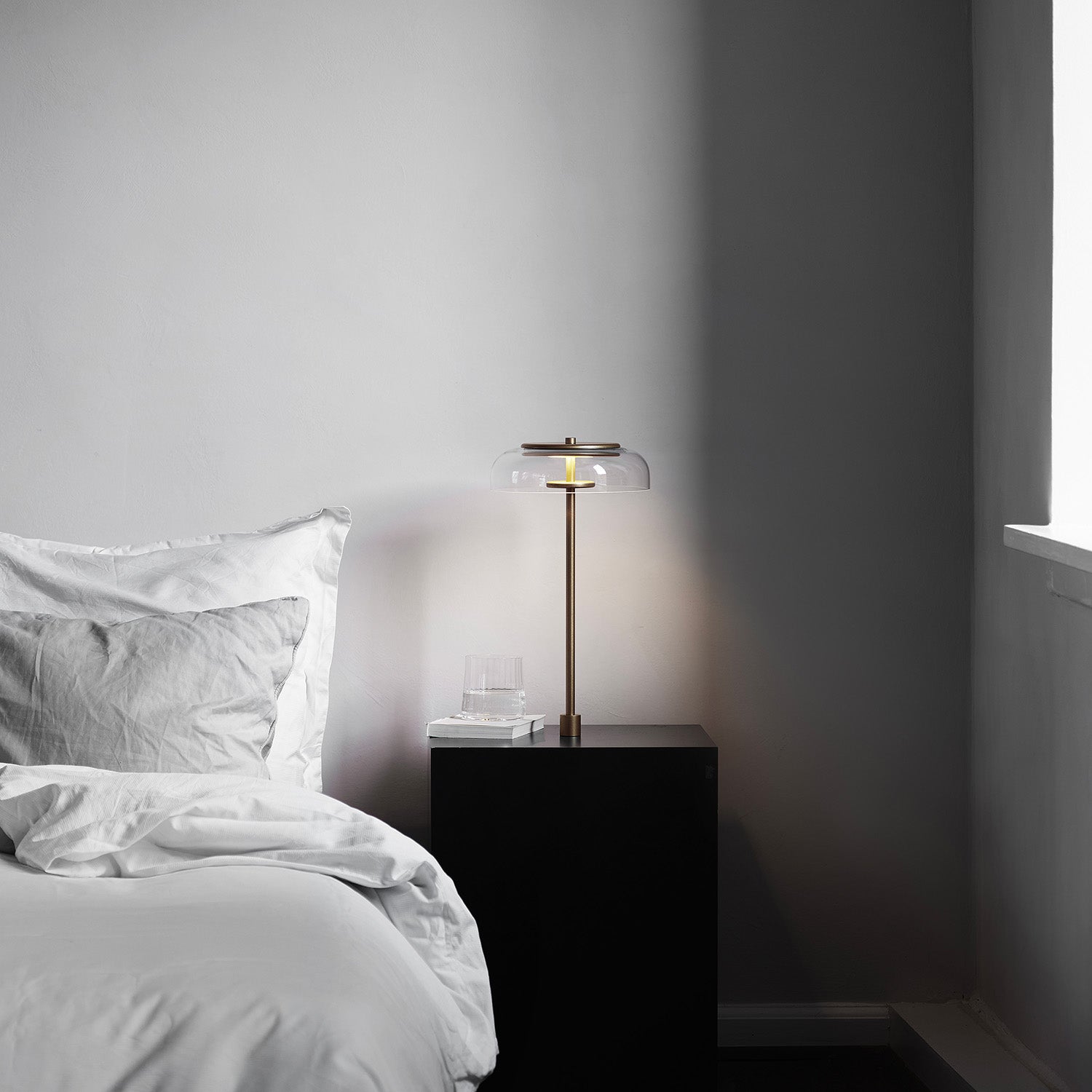 BLOSSI Inset - Luxurious and modern integrated glass table lamp