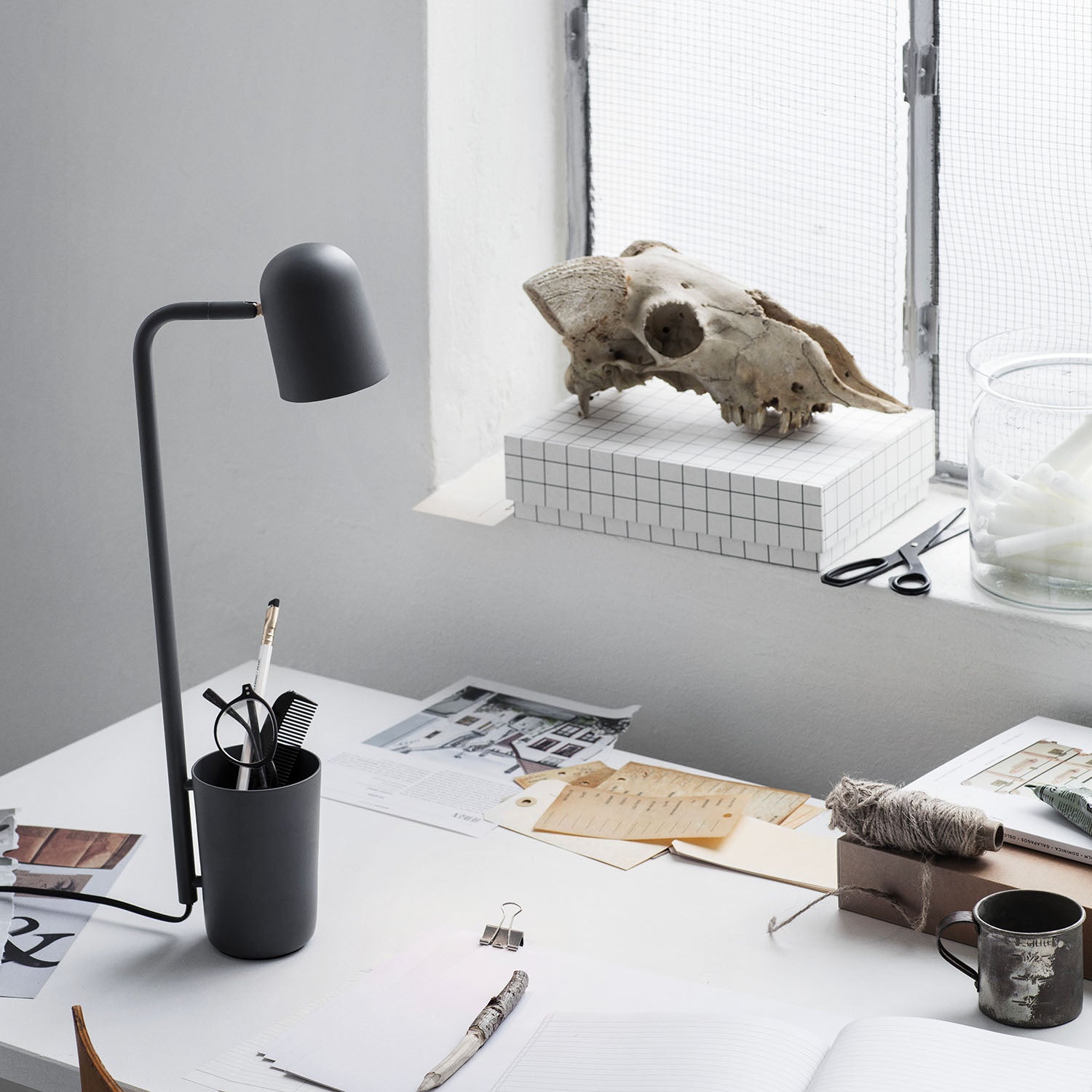 BUDDY Table – Design-Schreibtischlampe mit Stifthalter