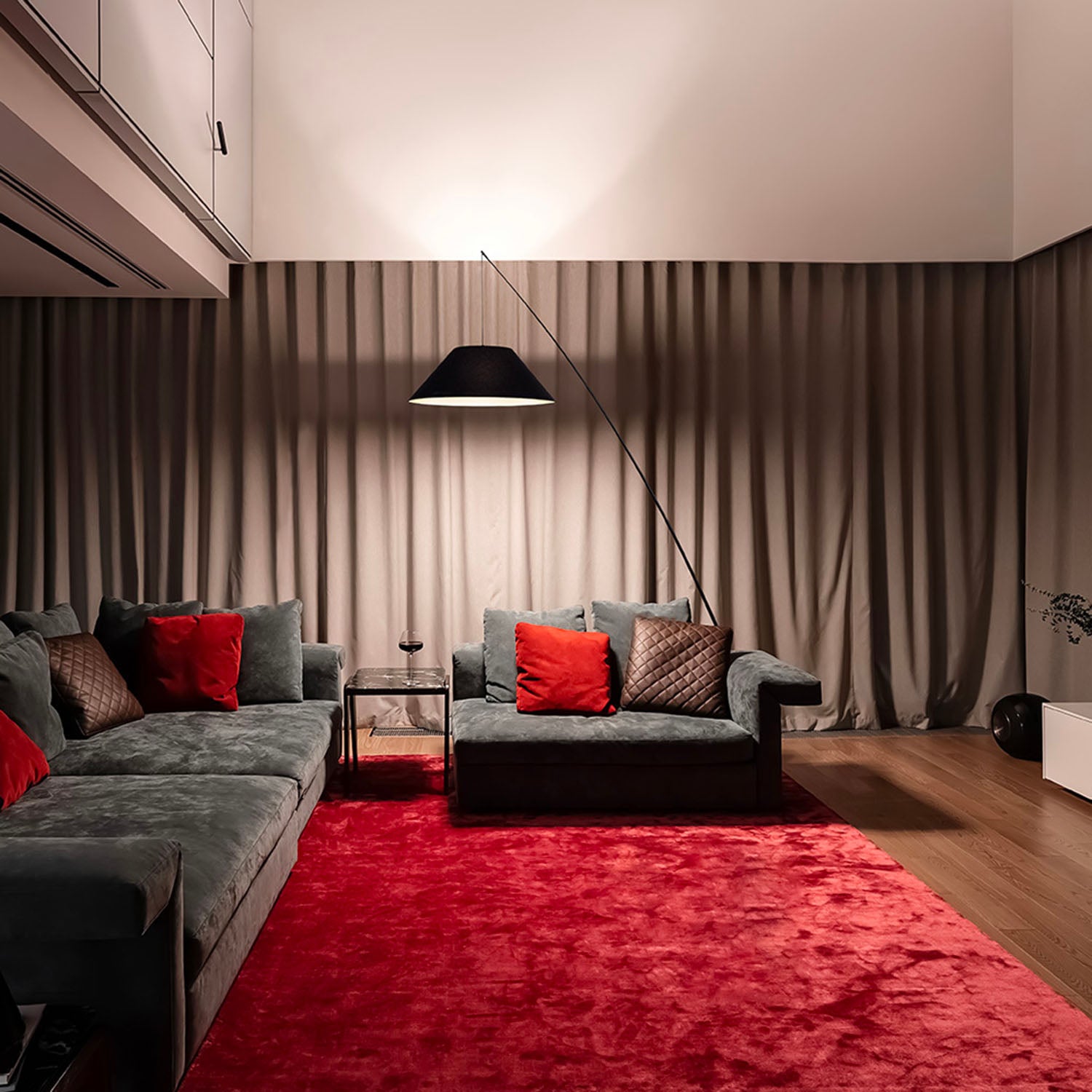 CAMPANULA – Schwarze Bogen-Stehleuchte für Designer-Wohnzimmer