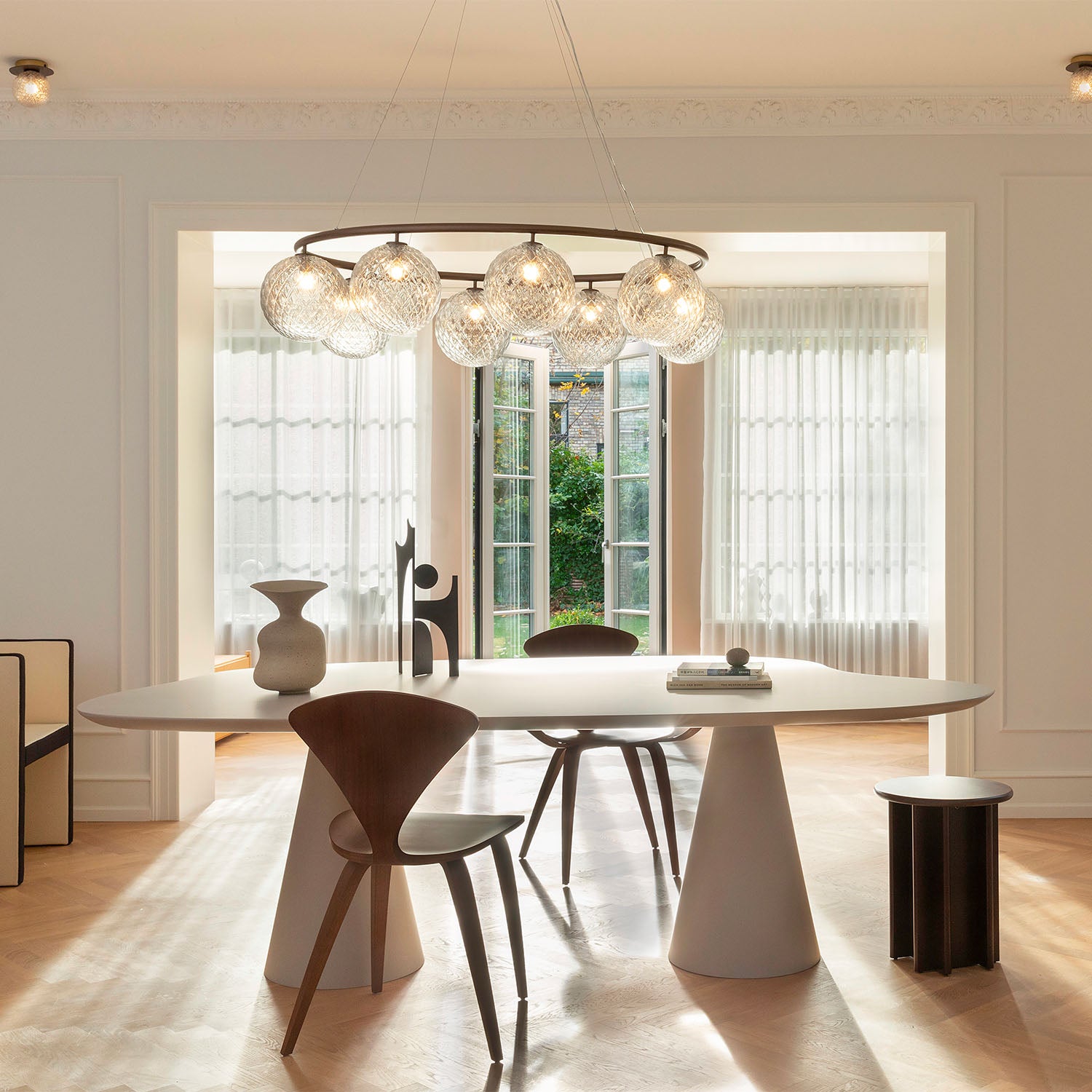 MIIRA Optic Oval – Hochwertige, elegante ovale Pendelleuchte für das Wohnzimmer
