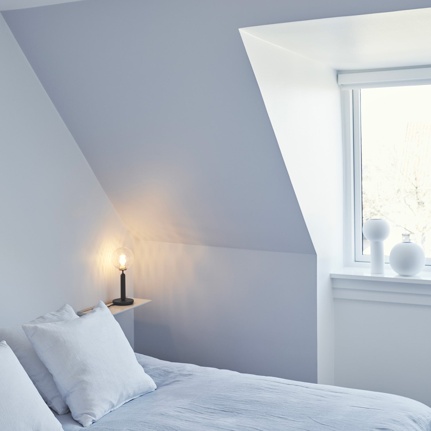 MIIRA Optic Table - Elegant high-end bedroom bedside lamp