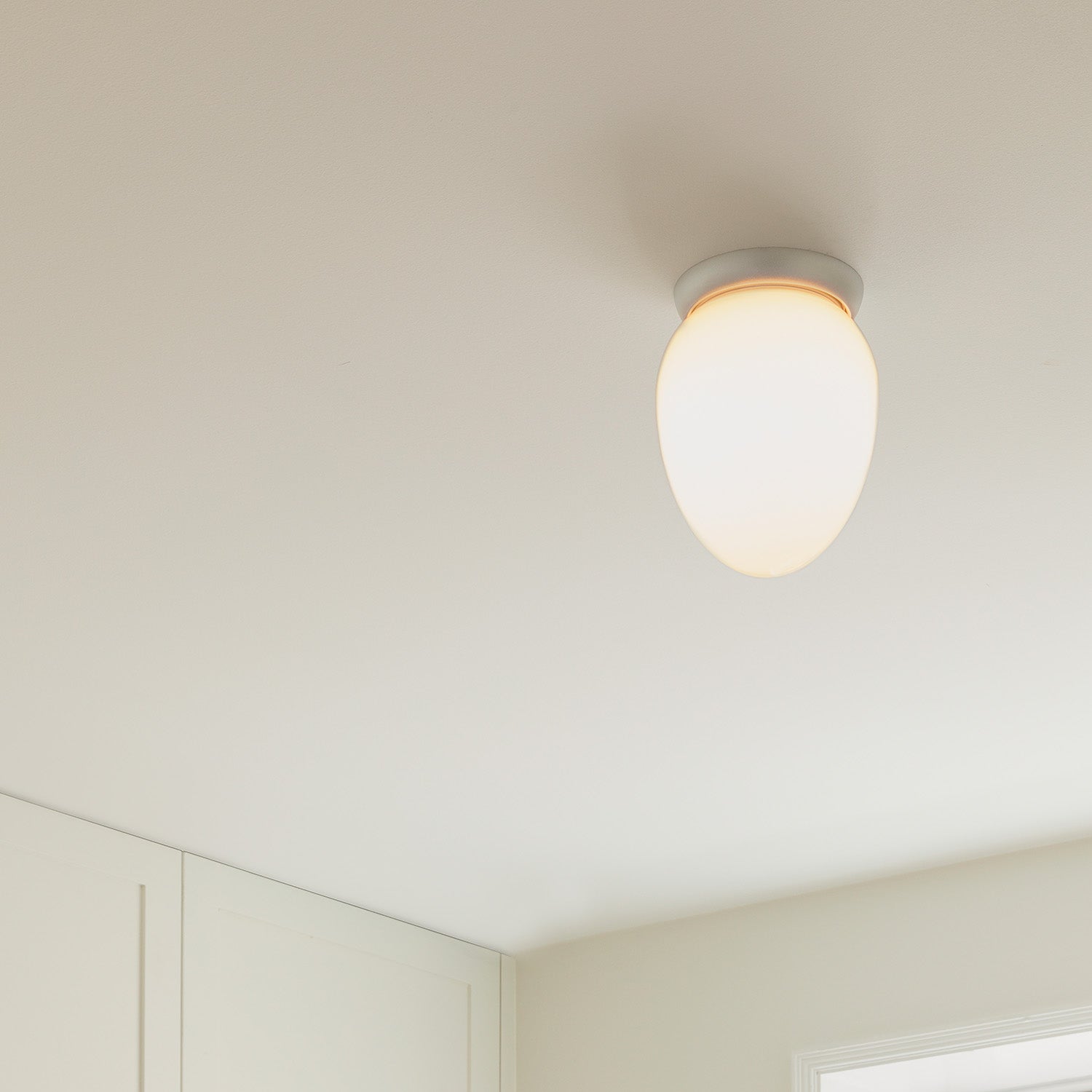 RIZZATTO 171 - Egg white glass ceiling light, design and cocooning