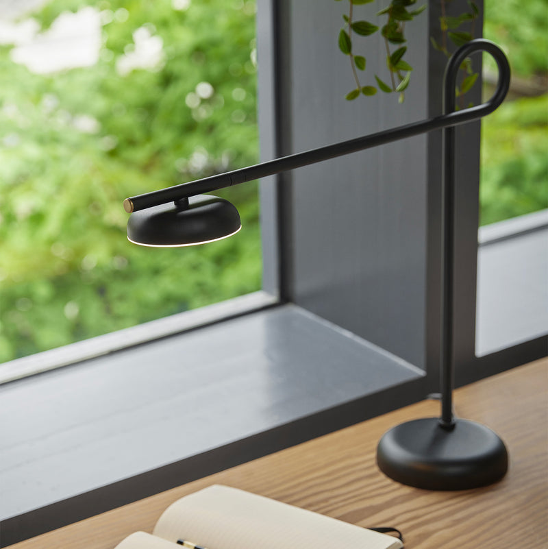 SALTO Table - Design desk lamp, black or salmon