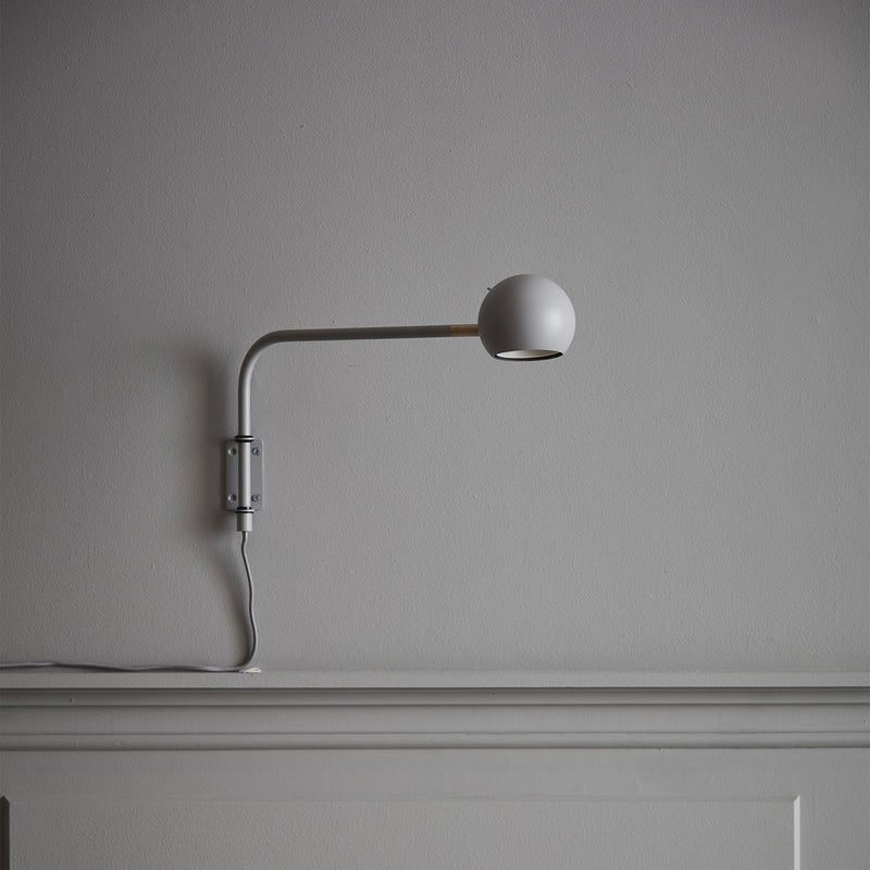 YES! - Designer wall light and reading light, adjustable and oscillating